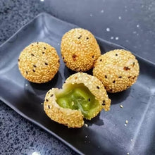 Load image into Gallery viewer, 黄金芝麻球 (斑斓咖央) Golden Sesame Ball (Pandan Kaya)